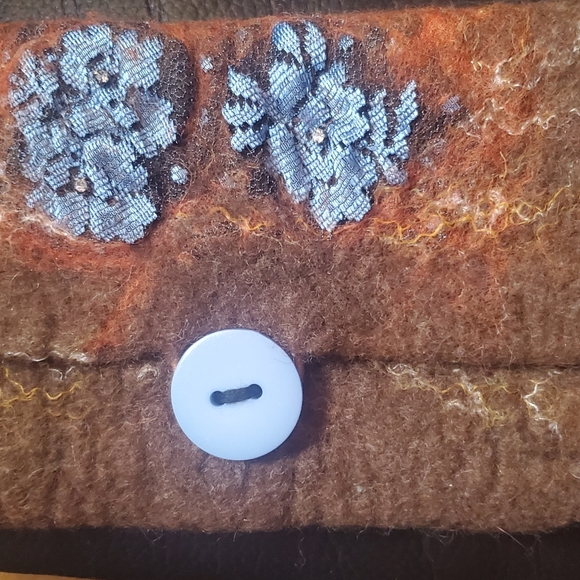 Wet felted pouch - Picture 8 of 8